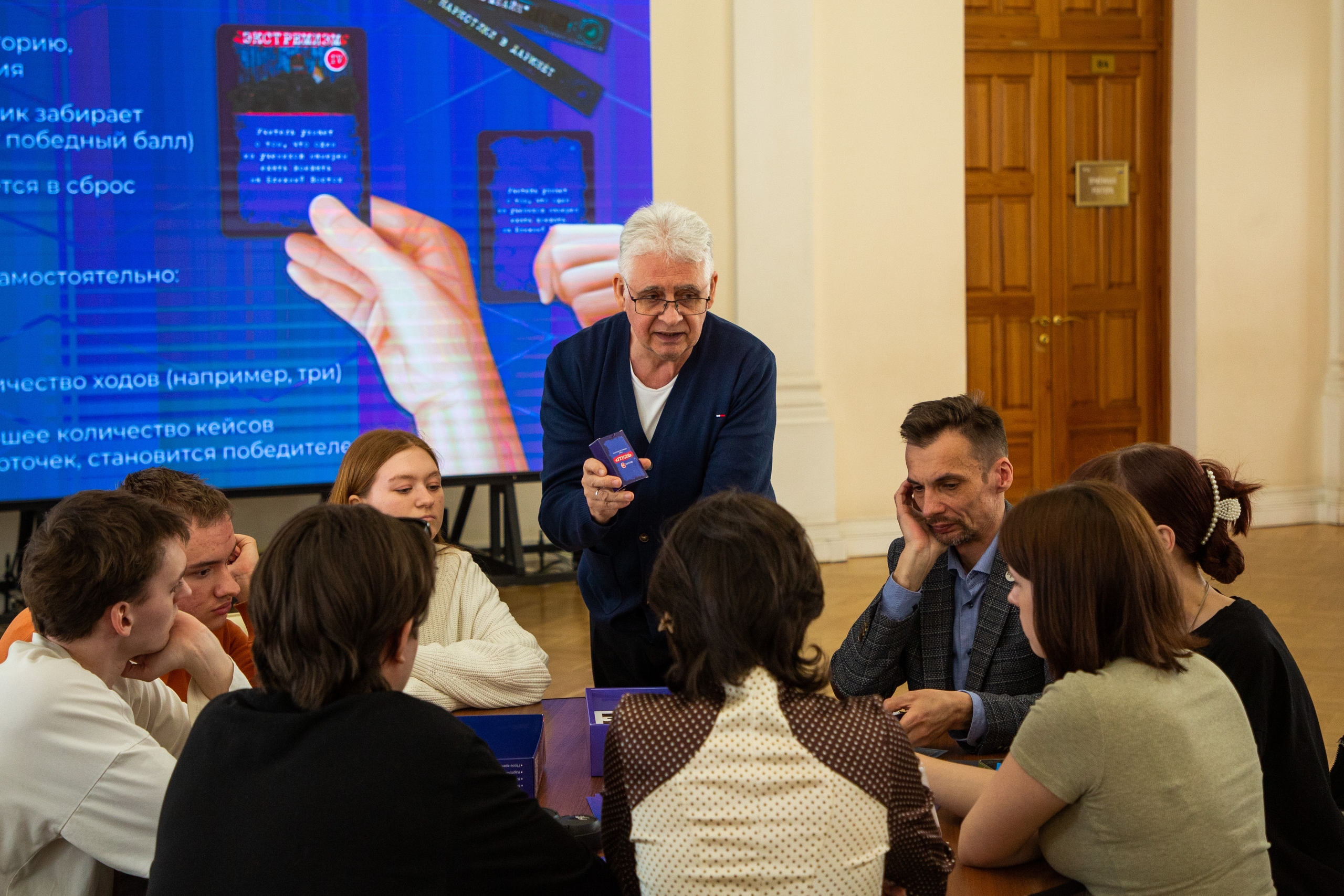 Профилактика деструктивного поведения: программа для сотрудников Просвета продолжается