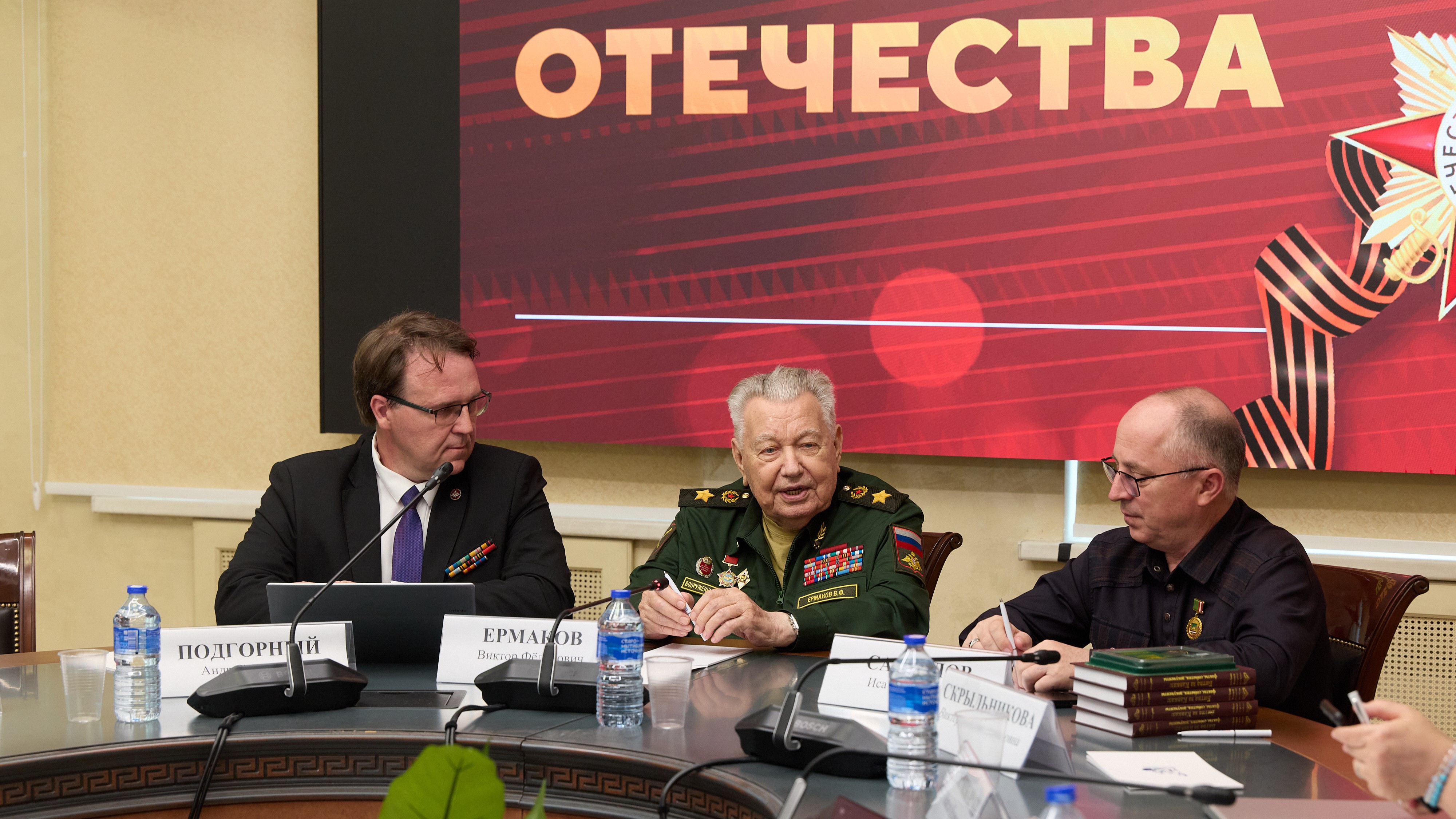 Просвет представил опыт патриотической работы на круглом столе в Общественной палате России