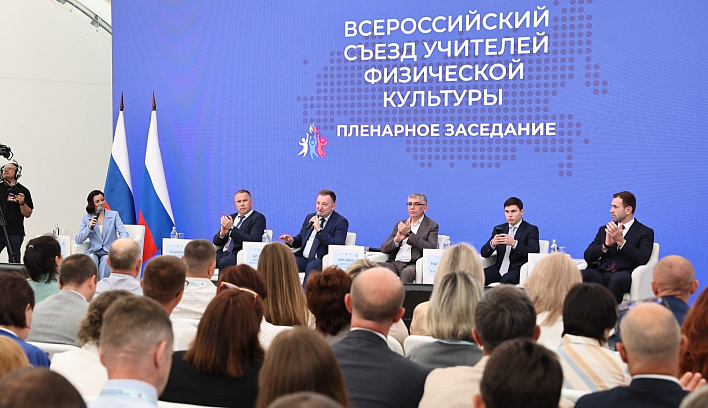 Александр Бугаев: «В 2026 году планируем капитально обновить спортзалы более чем в 650 школах»