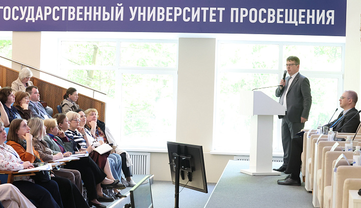 В Просвете обсуждают введение единых государственных учебников по обществознанию